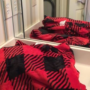 2 Wondershop blankets